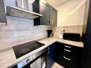 Apartment Sleeps 5 near HIgh Street - 6