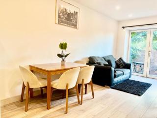 Apartment Sleeps 5 near HIgh Street - 7