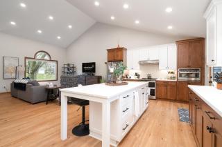 Creekside Lodge - 1