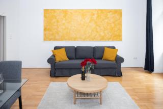 Central Spacious Apartment with Free Parking - 5