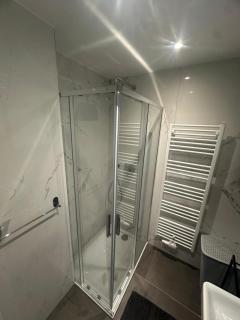 Central Spacious Apartment with Free Parking - 7