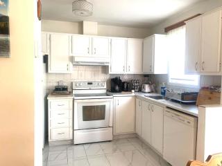Family Home in Laval, Free Parking, 15 min from Airport, Carrefour Laval Centropolis - 6