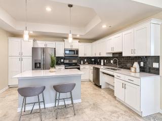 Comfy 3BR Lakeview Condo with 2Clubhouses - 7