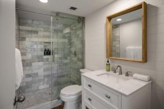 Steps to Beach | King Bed + Resort Amenities - 7