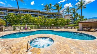 Steps to Beach | King Bed + Resort Amenities - 9