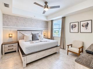 Comfy 3BR Lakeview Condo with 2Clubhouses - 6