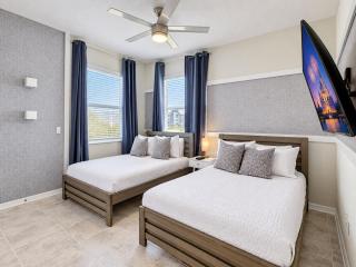 Comfy 3BR Lakeview Condo with 2Clubhouses - 1