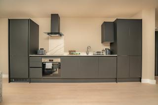 Bright & Contemporary 2 Bed Flat in Birmingham - 9