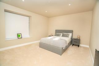 Bright & Contemporary 2 Bed Flat in Birmingham - 6