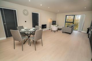 Bright & Contemporary 2 Bed Flat in Birmingham - 1