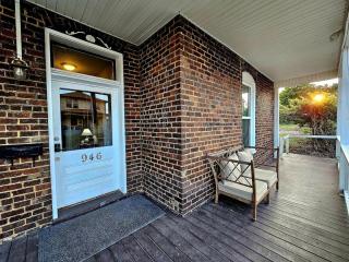 Brickhaven: Bristol's Landmark 1880s Brick Home - 6