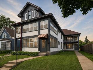 The Heritage Flat at 913 - 1