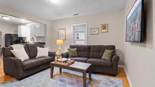 Charming apt in DT Libertyville - Near Naval Base - 0
