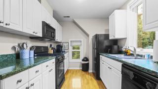 Charming apt in DT Libertyville - Near Naval Base - 9