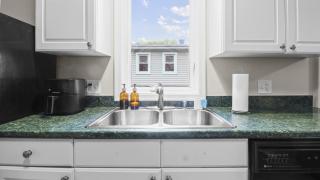 Charming apt in DT Libertyville - Near Naval Base - 4