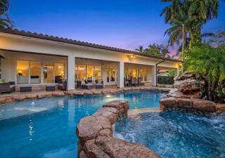 TropiCasa Paradise Near Beach-Downtown with Heated pool Mini Golf & BBQ L22 - 9