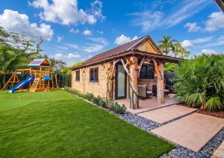 TropiCasa Paradise Near Beach-Downtown with Heated pool Mini Golf & BBQ L22 - 7