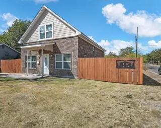 Spacious 2-story home on a cozy corner lot Pets ok - 3