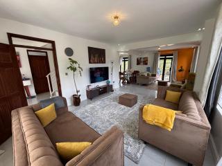 Tazama Nyota Villa 5-Bedroom Secure Family Home - 0