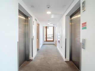 Leeds Dock 2-Bed 2 Bath River View Balcony - 8