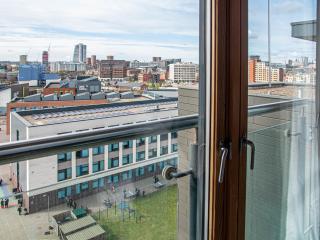 Leeds Dock 2-Bed 2 Bath River View Balcony - 4