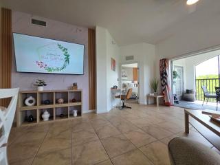 Luxury Lakeview 2 Bedroom Condo Minutes from Disney - 5