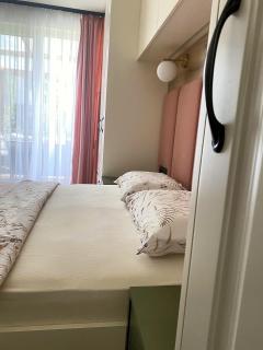 Cozy & Comfortable Apartment with free parking - 2