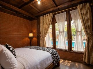 Villa Rosewood Cisarua Puncak Taman Safari - 4