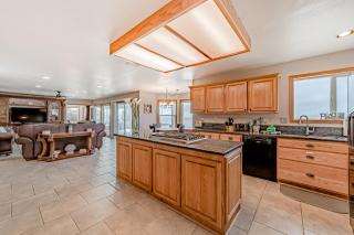 Gorgeous oceanfront estate with amazing views & hot tub - steps to quiet beach - Brookings - 6
