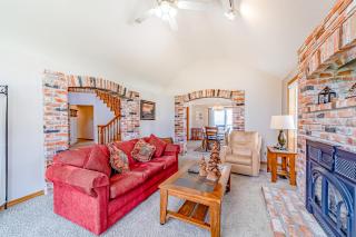Gorgeous oceanfront estate with amazing views & hot tub - steps to quiet beach - Brookings - 4