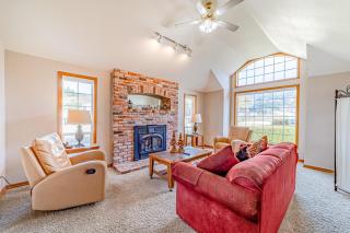 Gorgeous oceanfront estate with amazing views & hot tub - steps to quiet beach - Brookings - 3