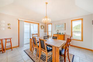 Gorgeous oceanfront estate with amazing views & hot tub - steps to quiet beach - Brookings - 2
