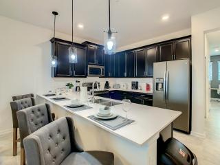 Splendid Thematic 3BR with Garage & Waterpark - 6