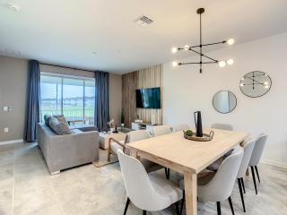 Splendid Thematic 3BR with Garage & Waterpark - 4