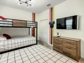 Splendid Thematic 3BR with Garage & Waterpark - 2