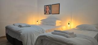 Eleven Deluxe 2BR Apt - Breakbooking CY - 9