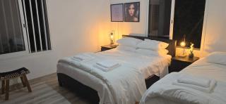 Eleven Deluxe 2BR Apt - Breakbooking CY - 5
