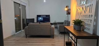 Eleven Deluxe 2BR Apt - Breakbooking CY - 2
