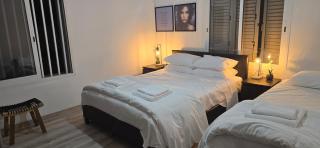 Eleven Deluxe 2BR Apt - Breakbooking CY - 1