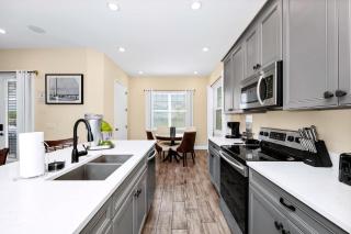 Waterfront Cottage With Balcony And Private Pool Near Disney And Margaritaville Resort & Island H20 Waterpark Access - 3008Ph - 1