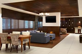 Four Points by Sheraton Hotel & Suites Calgary West - 7