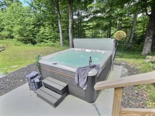 Bearet FIreplace Hot Tub Game Room! - 8