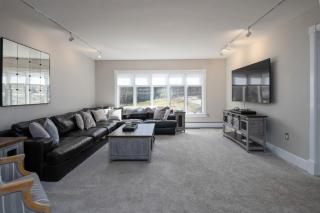 Bearet FIreplace Hot Tub Game Room! - 2