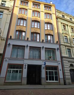Harmony in Old Town Two bedroom Apartment Steps from Dome Square - Rīga - 2