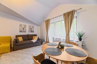 Hublou Home - Entire Floor in Forest Villa - 5