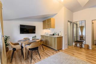 Hublou Home - Entire Floor in Forest Villa - 2
