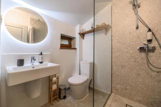 Hublou Home - Entire Floor in Forest Villa - 1
