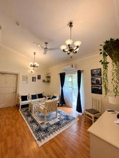 Candolim Luxurious 2BHK Apartment with Pool View by HomeWoodStay - 7