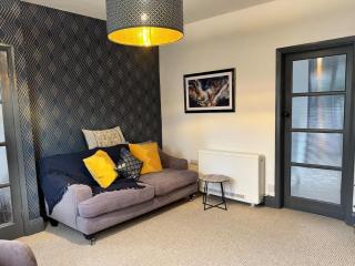 Stylish 3-Bed Home Near Town & Train Station - 0