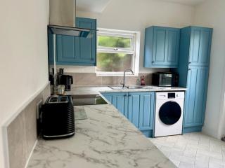 Stylish 3-Bed Home Near Town & Train Station - 6